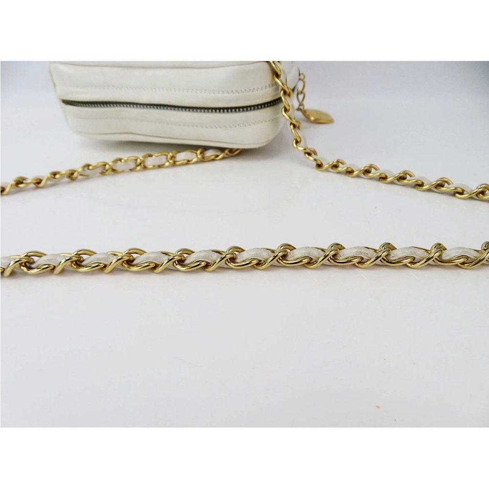 Elegant White Quilted Shoulder Bag - Picture 8 of 16